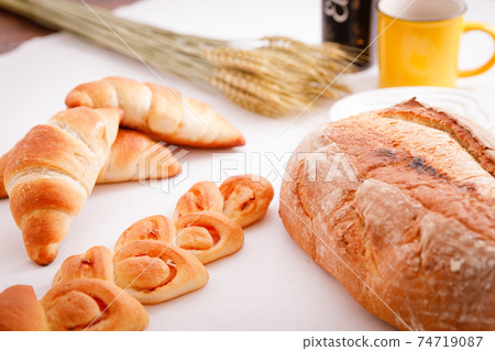 Meals: Table with hard bread Meals: Table with hard bread 74719087