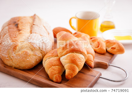 Meals: Table with hard bread 74719091