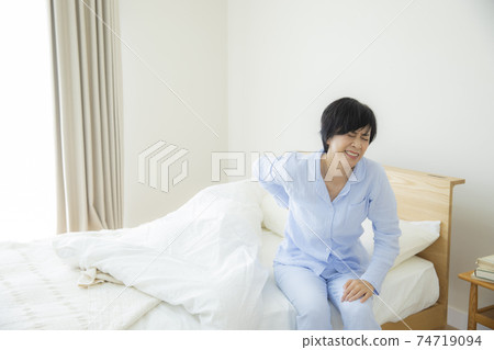 Middle woman bedroom Middle woman bedroom 74719094