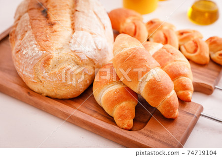 Meals: Table with hard bread 74719104