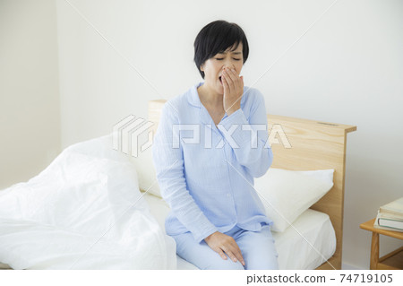 Middle woman bedroom Middle woman bedroom 74719105
