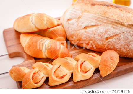Meals: Table with hard bread 74719106