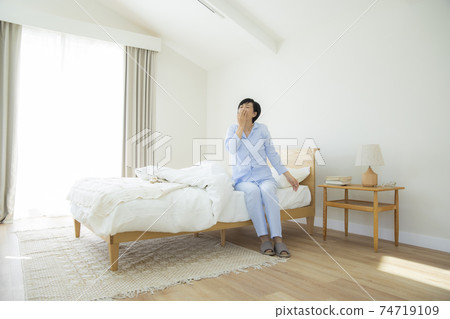 Middle woman bedroom Middle woman bedroom 74719109
