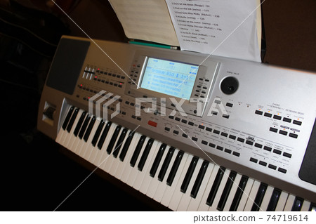 Keyboard with on sale pipe instrument