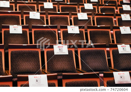 Lecture: Countermeasures against new corona infection in seats 74720604