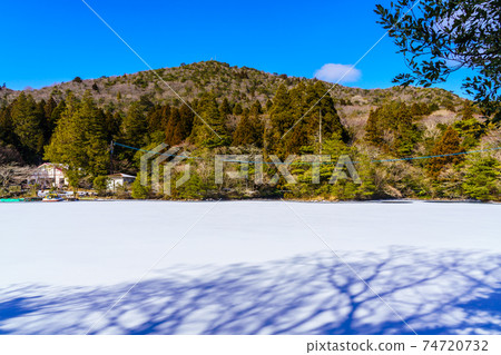 凍白雲塘雪景[長崎縣雲仙市] 74720732