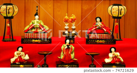 Old-fashioned Hina dolls Old-fashioned Hina dolls 74721629