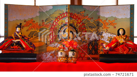 Old-fashioned Hina dolls Old-fashioned Hina dolls 74721671