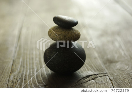 Sharpened cobblestone 74722379