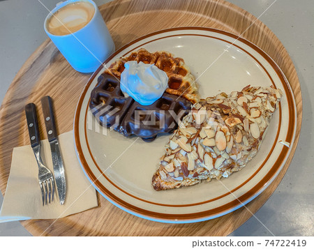 Chocolate Cropple Almond Croissant 74722419