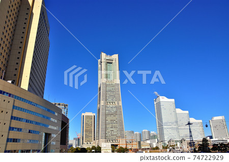 港未來景觀和日本第一條永久性城市纜車橫濱空中客艙 港未來景觀和日本第一條永久性城市纜車橫濱空中客艙 74722929