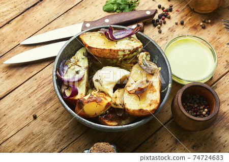 Appetizing baked potatoes 74724683