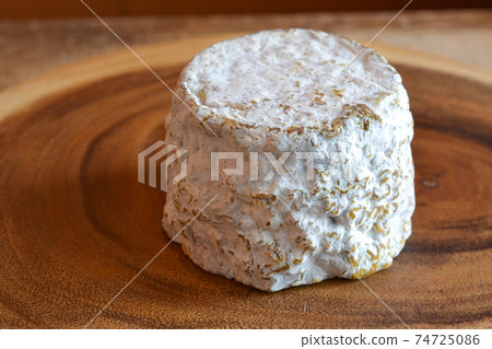 Moldy and aged goat cheese 74725086