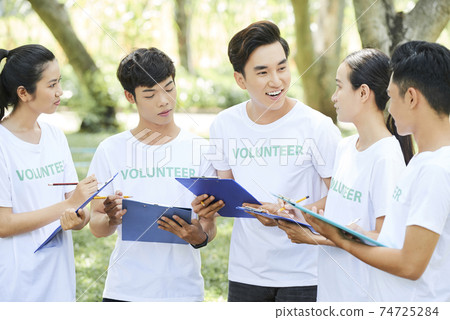 Volunteers meeting in park 74725284