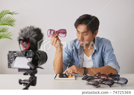 Asian Vlogger or Blogger Show Pink Fashion Glasses and Chat with Customer Asian Vlogger or Blogger Show Pink Fashion Glasses and Chat with Customer 74725369