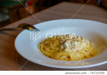 卡博納拉 74725509