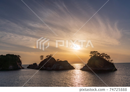 (靜岡縣)西伊豆,多a島的夕陽 (靜岡縣)西伊豆,多a島的夕陽 74725888