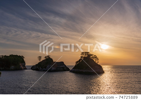 (靜岡縣)西伊豆,多a島的夕陽 (靜岡縣)西伊豆,多a島的夕陽 74725889