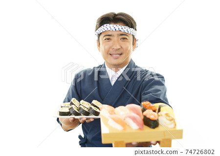 A smiling sushi craftsman 74726802