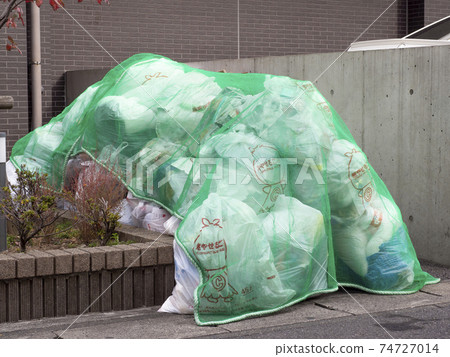 Garbage collection point 74727014