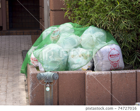 Garbage collection point 74727016