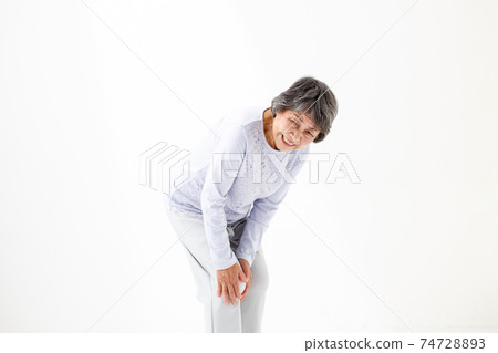 Senior woman suffering from knee osteoarthritis 74728893