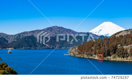 蘆之湖和富士山的冬季全景 74729287