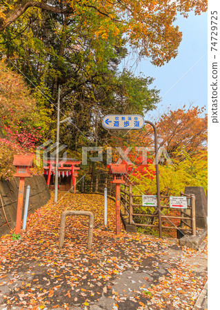 秋天的福吉瓦山谷長廊入口處的風景 秋天的福吉瓦山谷長廊入口處的風景 74729725