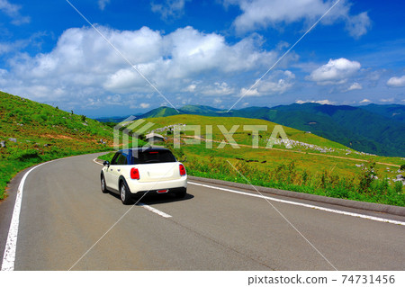 Shikoku Karst, the road in the sky, a white car that goes through a superb view like the Alps, near Himezurudaira, Ehime prefecture, Kochi prefecture (1) 74731456
