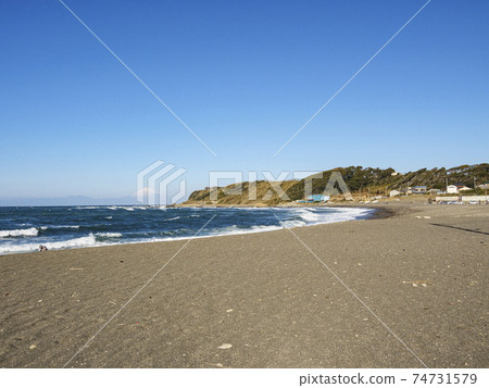 Early spring in Wadanahama, Yokosuka City, Kanagawa Prefecture, on the Shonan Miura Peninsula Early spring in Wadanahama, Yokosuka City, Kanagawa Prefecture, on the Shonan Miura Peninsula 74731579