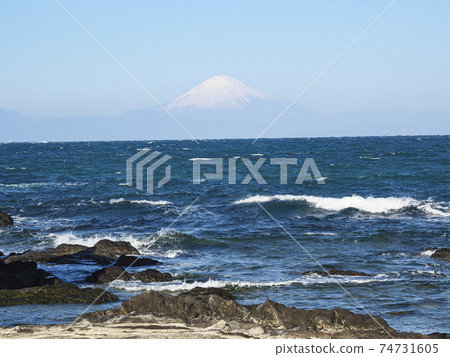 湘南三浦半島神奈川縣橫須賀市和田ah濱的早春 湘南三浦半島神奈川縣橫須賀市和田ah濱的早春 74731605