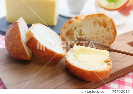 餐點：法式麵包和黃油早餐 74732015