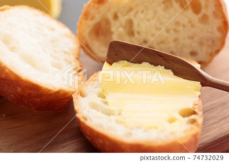 Meals: Baguette and butter breakfast 74732029