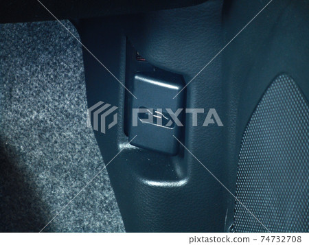 乘用車發動機罩開啟開關 74732708