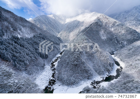 Iya Hinoji Valley Winter scenery 74732867