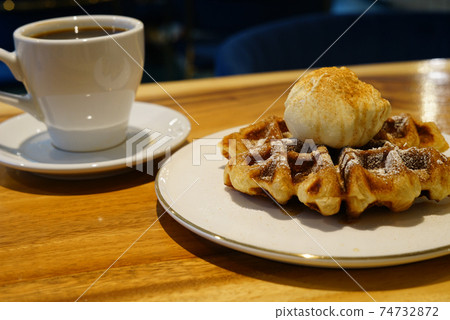 Waffle Crop Americano 74732872