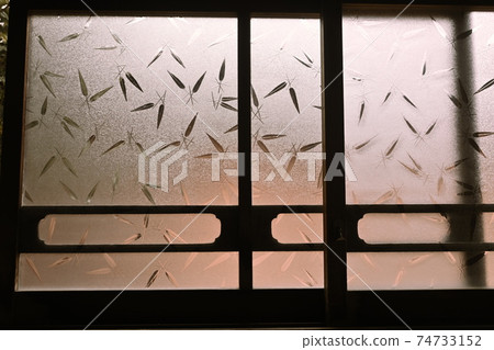 Frosted glass of leaves Frosted glass of leaves 74733152