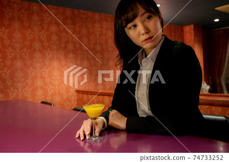 OL in the bar OL in the bar 74733252
