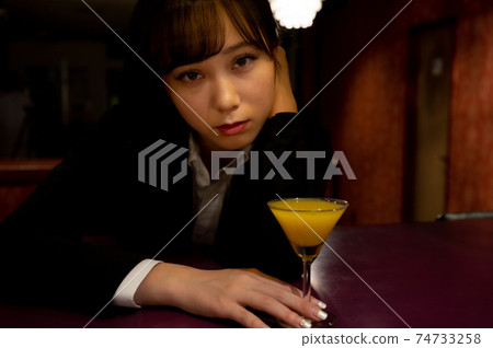 OL in the bar OL in the bar 74733258