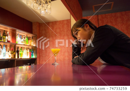 OL in the bar OL in the bar 74733259