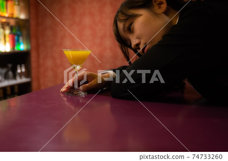 OL in the bar OL in the bar 74733260
