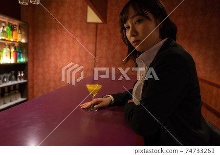 OL in the bar OL in the bar 74733261