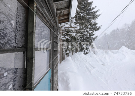 Home seen from the waiting room at Kita-Kembuchi Station on the JR Soya Main Line, Kembuchi, Hokkaido 74733786