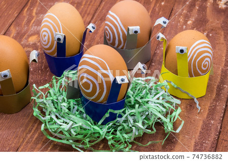 do it yourself stand for Easter eggs, step-by-step instructions for DIY paper, cardboard stand for Easter eggs in the form of snails do it yourself stand for Easter eggs, step-by-step instructions for DIY paper, cardboard stand for Easter eggs in the form of snails 74736882