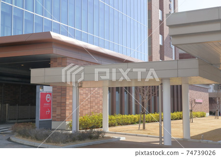 Entrance of Advanced Emergency and Critical Care Center (Aichi Medical University Hospital, Nagakute City, Aichi Prefecture) 74739026