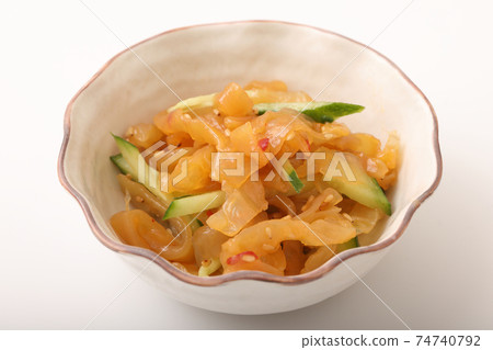 Chinese jellyfish and cucumber sauce 74740792