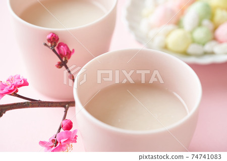 Sweet and peach blossoms Sweet and peach blossoms 74741083