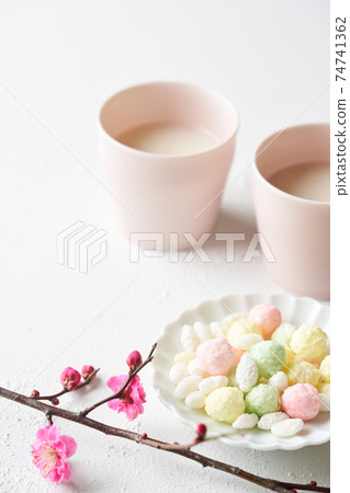 Sweet and peach blossoms Sweet and peach blossoms 74741362