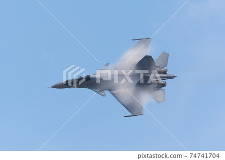 Royal Malaysian Air Force Sukhoi Su-30MKM sharp turn 74741704
