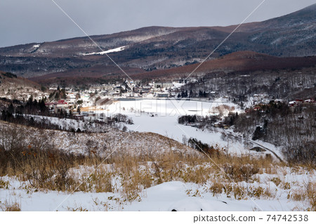 Lake Shirakaba in the middle of winter, freezing on the entire surface of the lake, Shirakaba Kogen and Mt. Tateshina, Yatsugatake 74742538